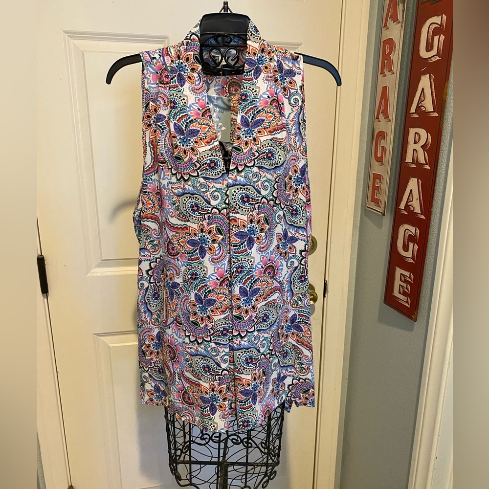New Floral and Ivy light weight coloful top.